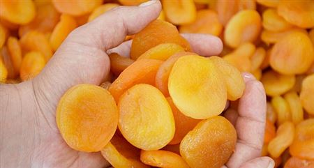 What are the benefits of the apricot tea?